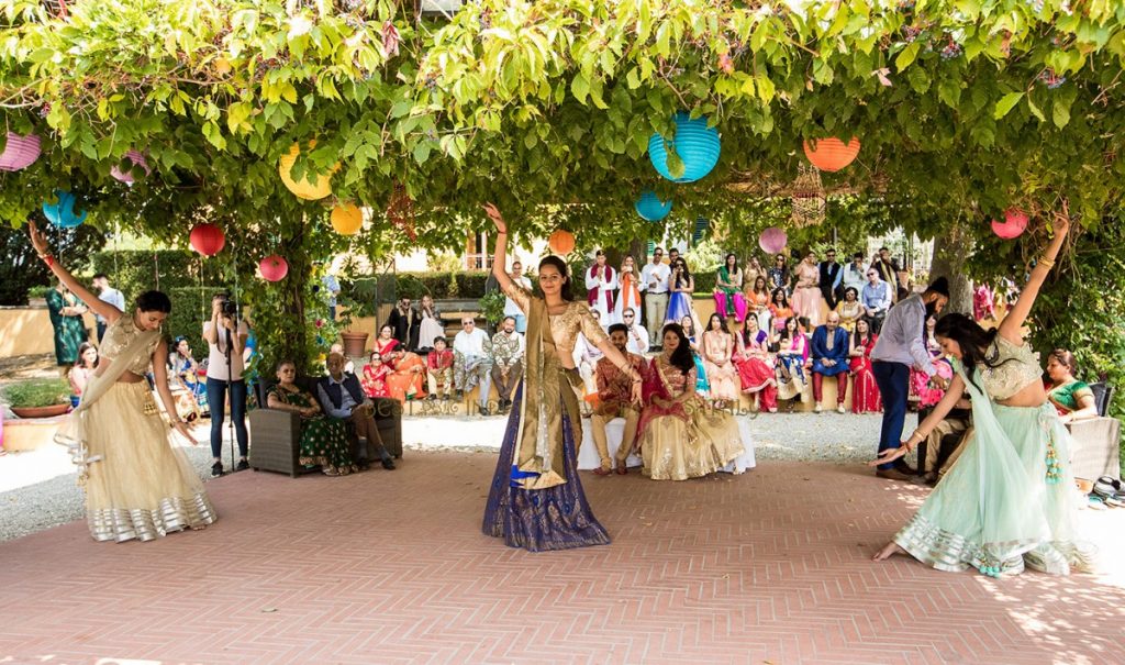 dance performance for indian couple before their wedding in tuscany 1024x605 - Hindu pre-wedding events in a Majestic villa in Tuscany