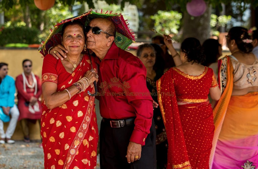 indian couple with indian wedding decor in tuscany 1024x672 - Hindu pre-wedding events in a Majestic villa in Tuscany