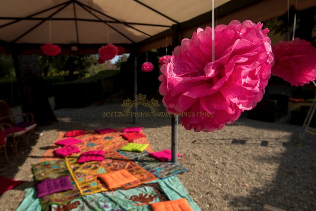 indian decor for mehndi in tuscany 1024x683 - Hindu pre-wedding events in a Majestic villa in Tuscany