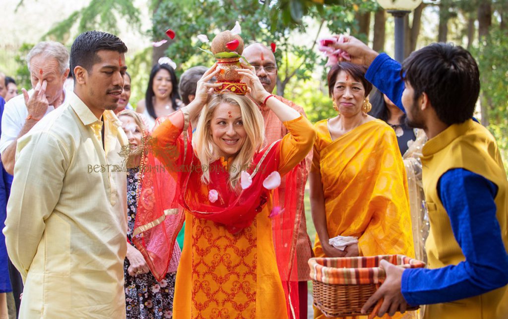 hindu wedding florence 01 1024x643 - Intimate indoor Hindu wedding in Florence