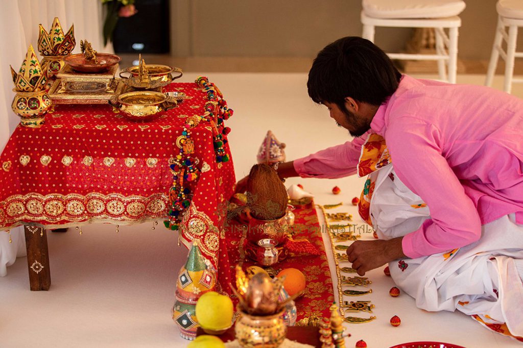 hindu wedding in florence 08 1024x683 - Intimate indoor Hindu wedding in Florence