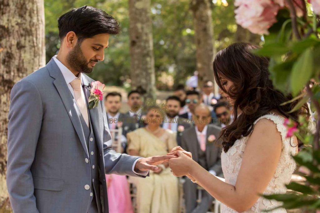 indian bride and groom wedding rings exchange in italy 1024x683 - Symbolic white dress wedding ceremony in Tuscany