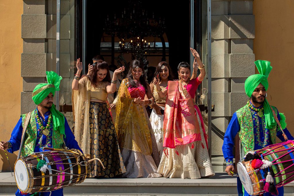 hindu wedding in Tuscany 09 1024x683 - Intimate Hindu wedding in Italy in white and green