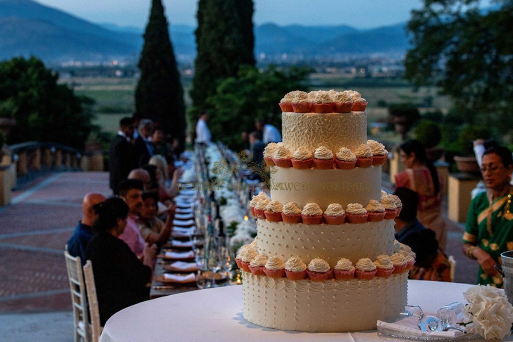 reception indian wedding cake 1024x683 - Romantic sunset civil wedding ceremony in Tuscany