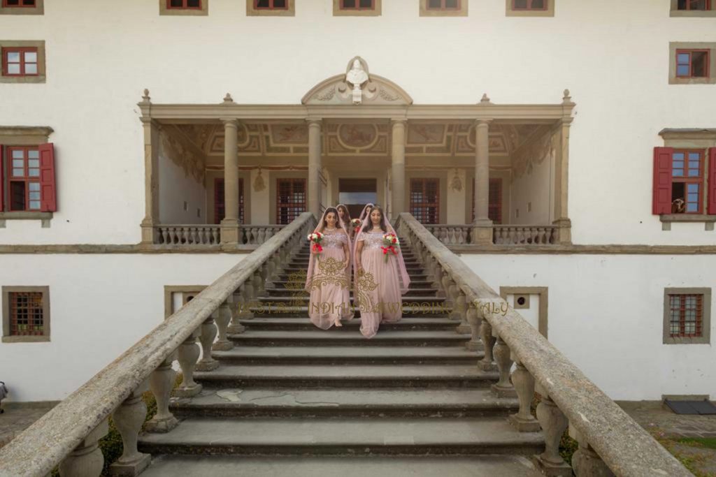 sikh bridemaids tuscany villa 1024x683 - Amazing Sikh wedding in a high ranking Medici Villa in Tuscany