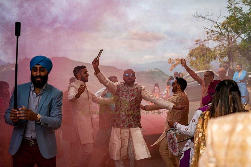 Indian wedding in Italy baraat procession 1024x683 - High level Hindu wedding in Tuscany