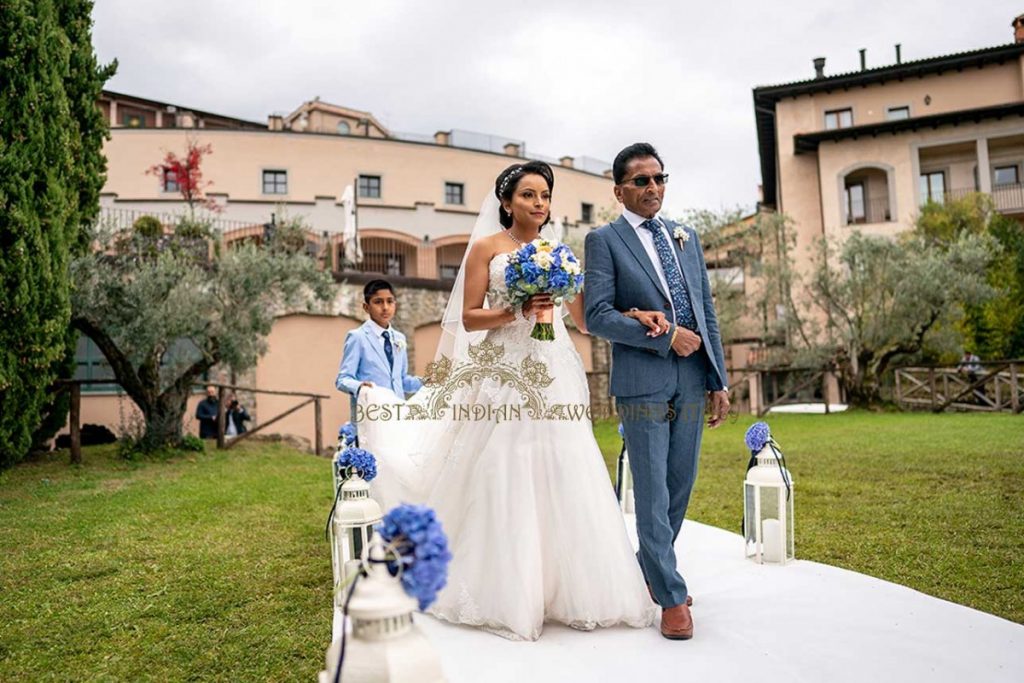 civil wedding tuscany bridal arrival 1 1024x683 - Glamorous civil wedding in a classy resort in Tuscany