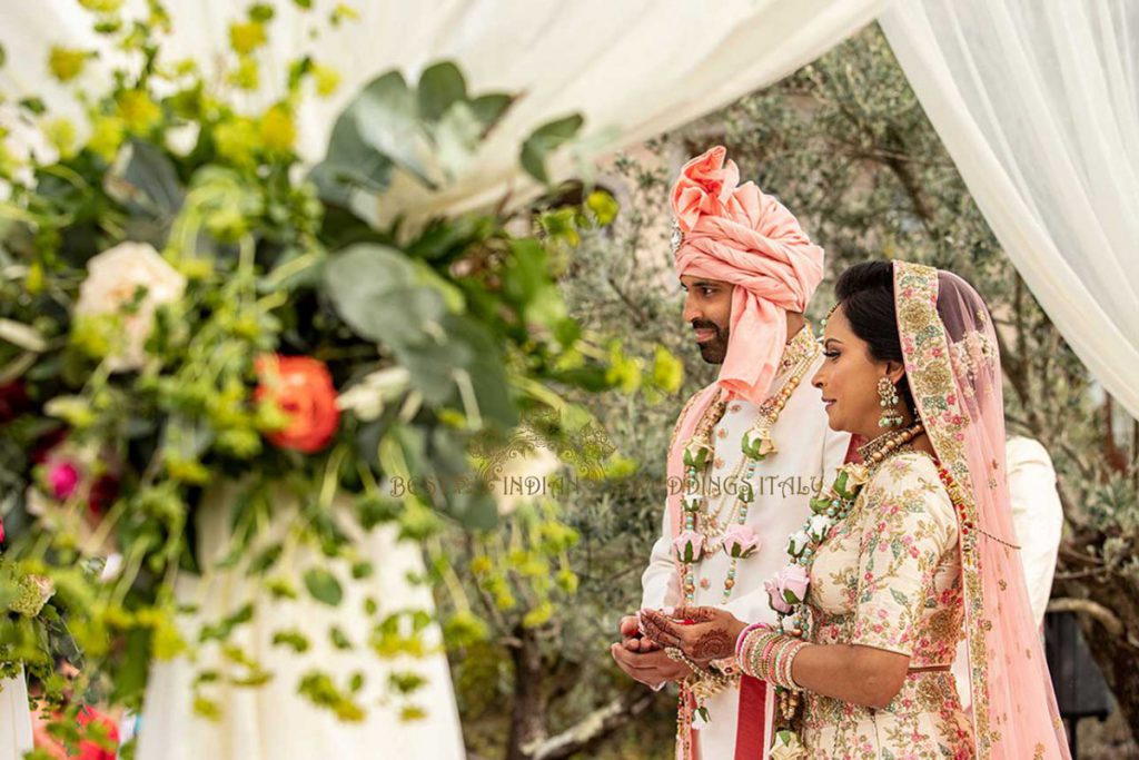 hindu wedding in Italy floral decor 1024x683 - High level Hindu wedding in Tuscany