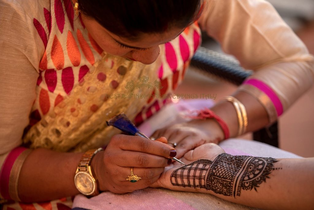 mehandi for indian guests in italy 1024x683 - Pre-wedding Hindu functions in Tuscany, Italy