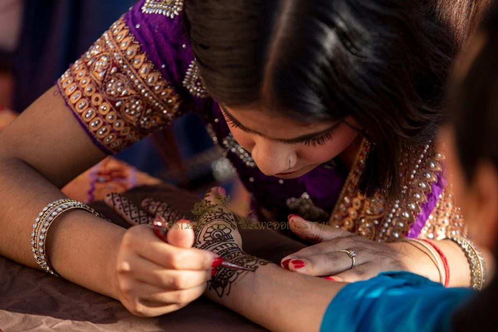 mehndi artist italy 1024x683 - Pre-wedding Hindu functions in Tuscany, Italy