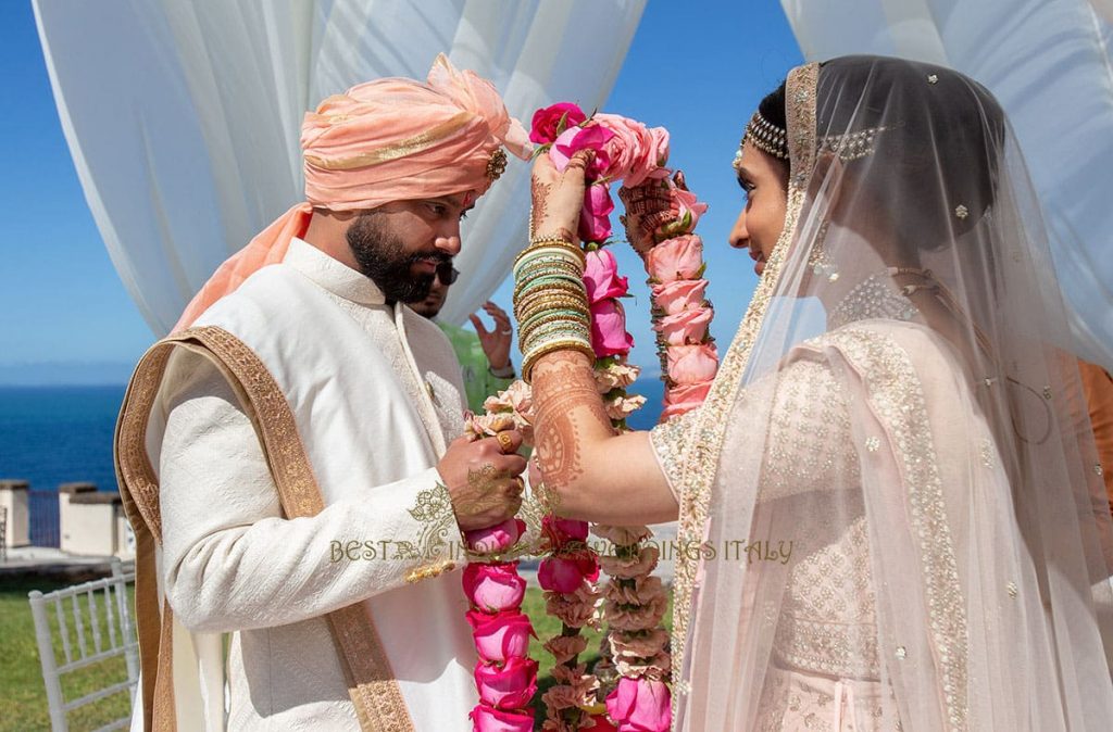 bride and groom with wedding garlands varmala in sorrento 1024x674 - Breathtaking seaview wedding in Sorrento