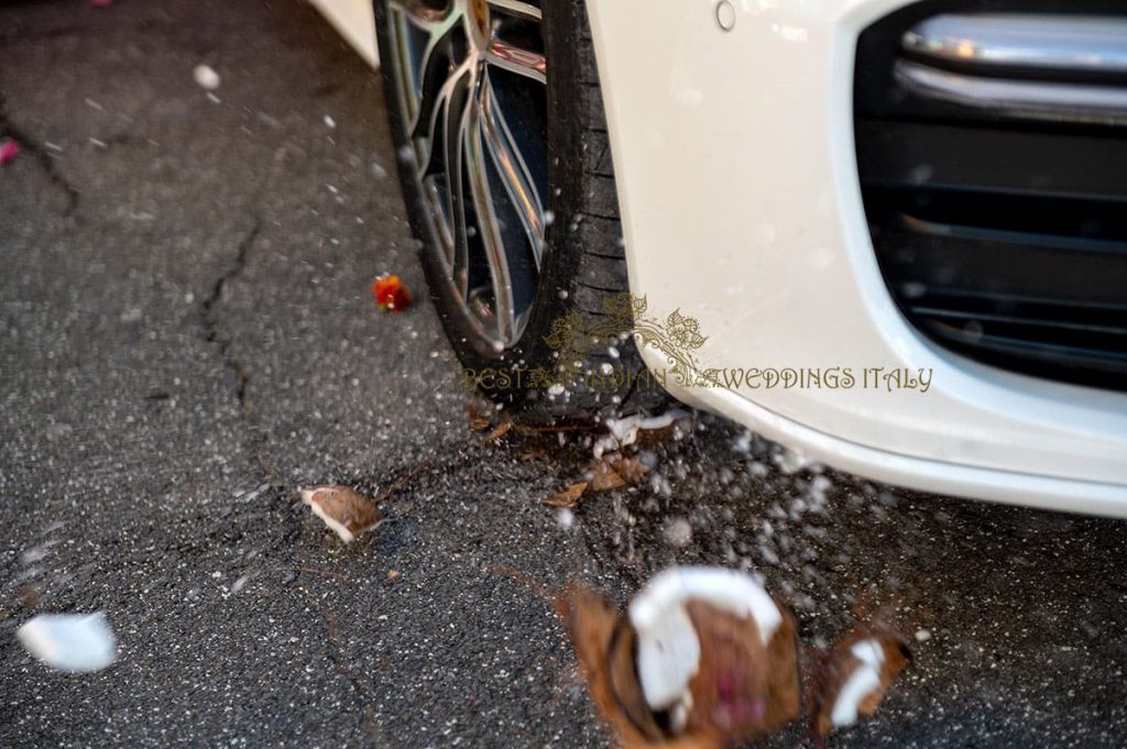 coconut and wedding car for indian marriage in italy 1024x681 - Breathtaking seaview wedding in Sorrento