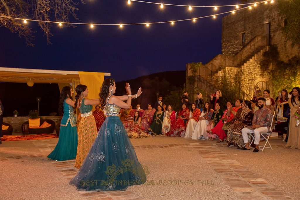 dance performance for indian prewedding event 1024x683 - Traditional Sikh pre-wedding events in Italy