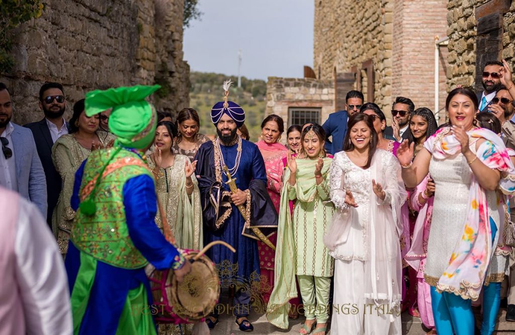 dhol player for indian wedding in italy 1024x666 - Fairy Tale Sikh wedding in an Italian castle in Umbria