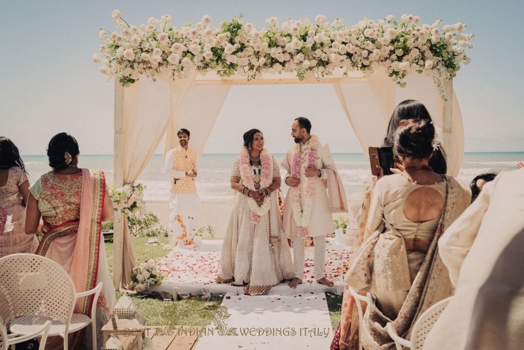 newly wed indian couple 1024x683 - Beautiful seaside Indian wedding in Southern Italy