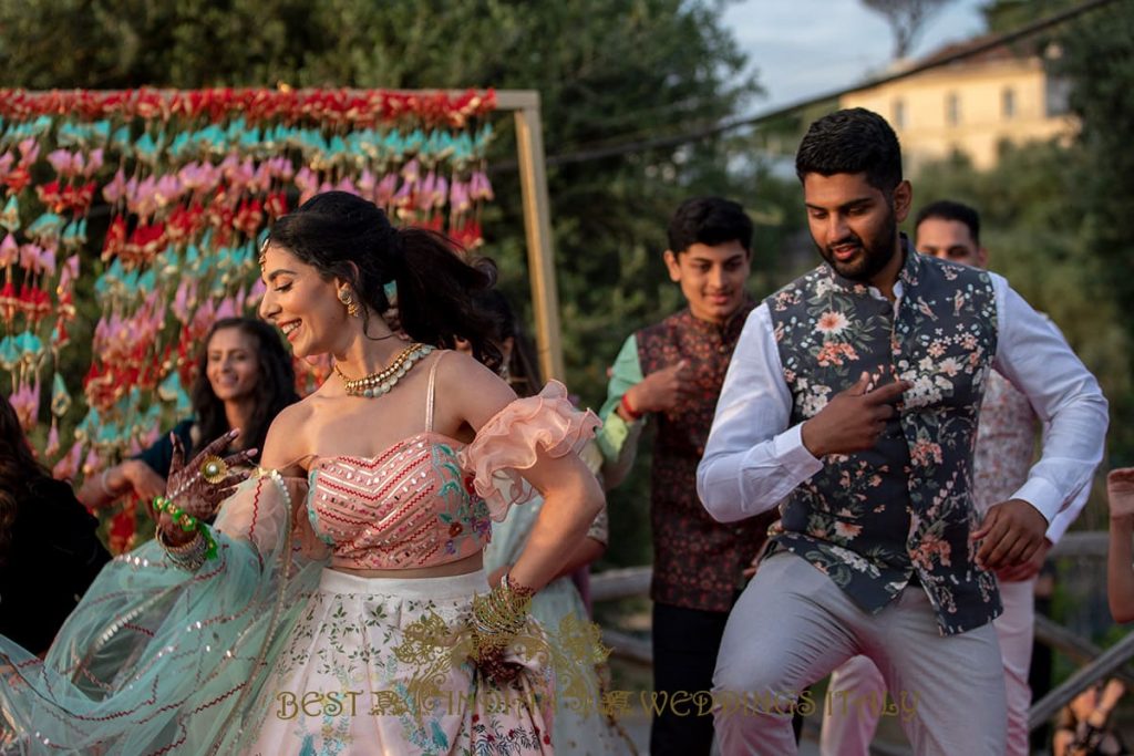 bride and groom sangeet performance 1024x683 - Hindu pre-wedding events on the Sorrento coast