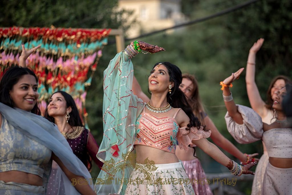 indian bride dancing at her sangeet in sorrento 1024x683 - Hindu pre-wedding events on the Sorrento coast