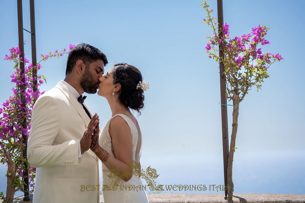 wedding pictures with the backdrop of the sea on the amalfi coast