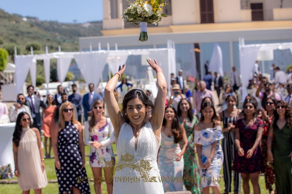 throwing of the wedding bouquet 1024x683 - Lemon themed civil wedding and reception on the Amalfi coast