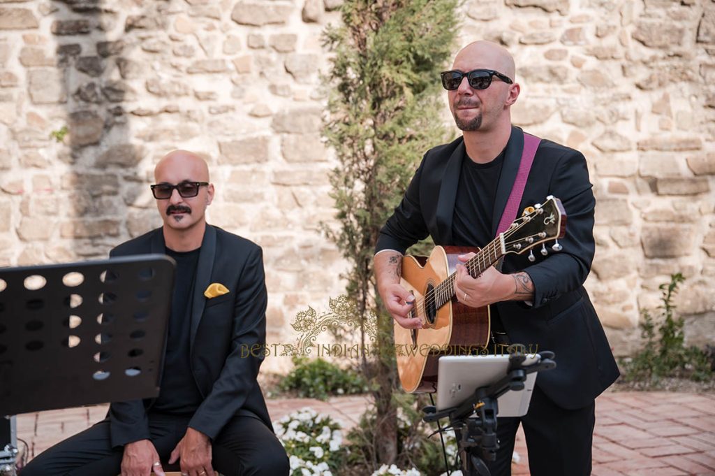 live band performance indian wedding italy 1024x681 - Fairy tale symbolic wedding in an Italian castle overlooking the sea