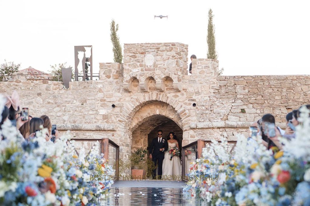 romantic civil wedding in castle in italy 1024x683 - Fairy tale symbolic wedding in an Italian castle overlooking the sea