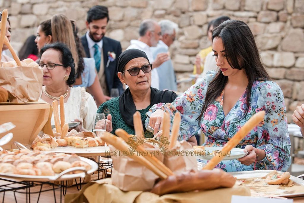 wedding buffet italy 1024x683 - Fairy tale symbolic wedding in an Italian castle overlooking the sea