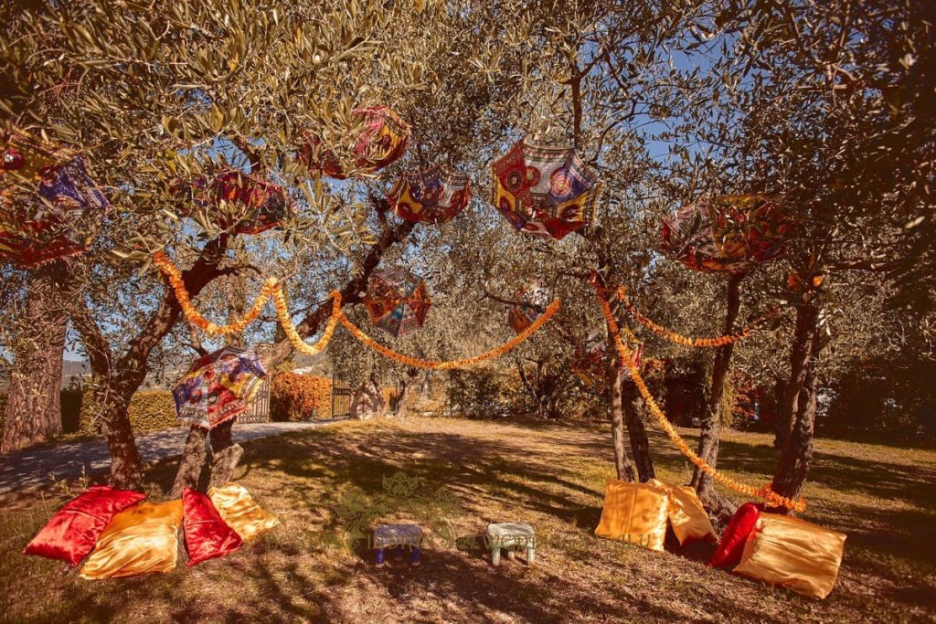 authentic indian decor italy 1024x683 - Fusion Marathi Hindu wedding in a panoramic Villa in Tuscany