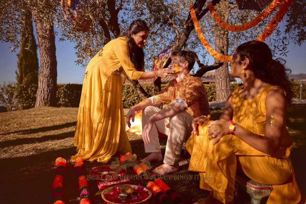 haldi turmeric fun italy 1024x683 - Fusion Marathi Hindu wedding in a panoramic Villa in Tuscany