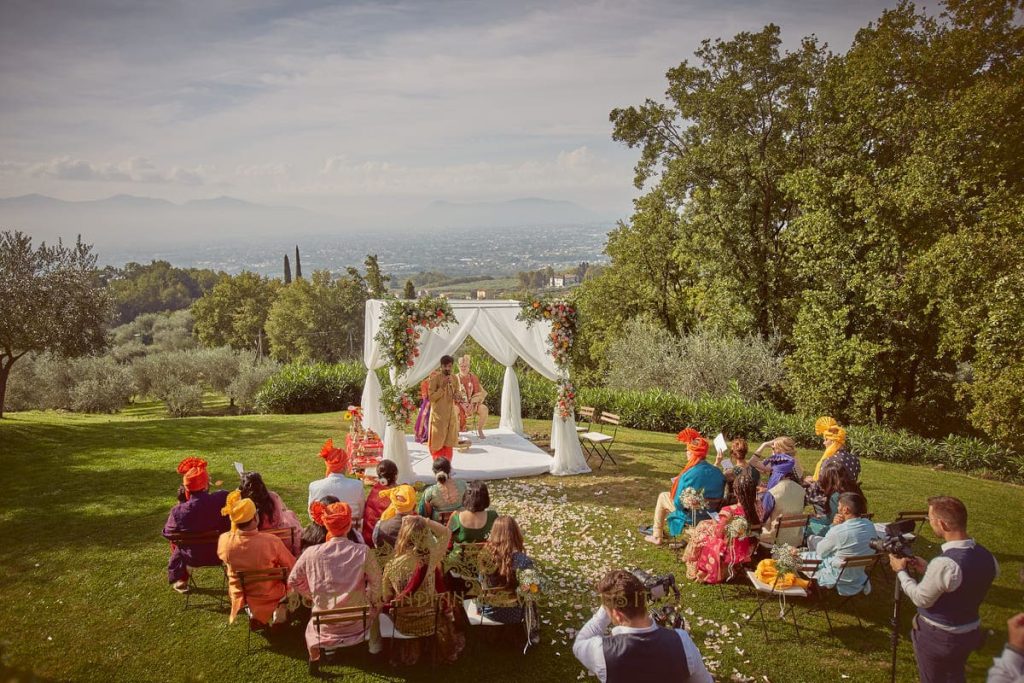 indian pandit for wedding in italy 1024x683 - Fusion Marathi Hindu wedding in a panoramic Villa in Tuscany