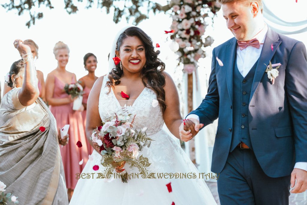 newlyweds in tuscany 1024x683 - Intimate civil wedding in Italy among the vineyards