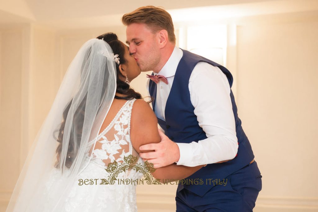 traditional wedding kiss 1024x683 - Intimate civil wedding in Italy among the vineyards