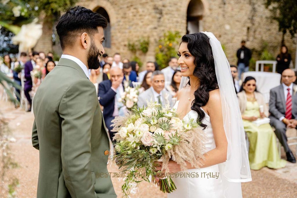 bridal bouquet italy 1024x683 - Romantic legal wedding in a beautiful castle in Italy