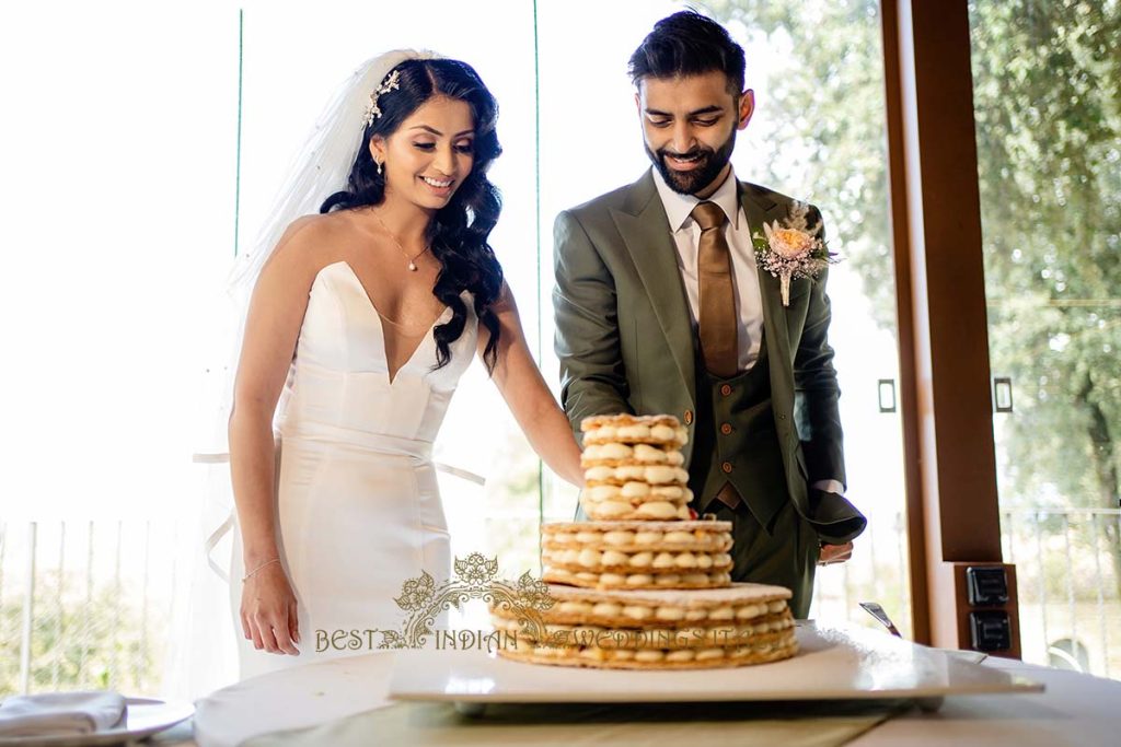 cake cutting wedding italy 1024x683 - Romantic legal wedding in a beautiful castle in Italy