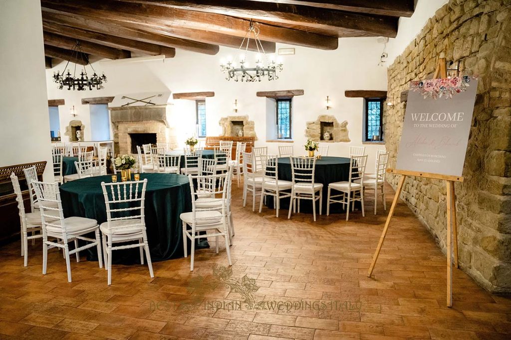 emerald white decor theme 1024x683 - Romantic legal wedding in a beautiful castle in Italy