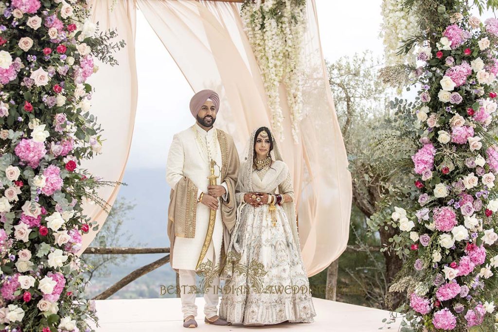 floral decor mandap indian wedding 1024x683 - Elegant Sikh wedding ceremony in the countryside of Italy