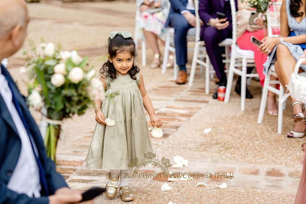 flower girl civil wedding umbria 1024x683 - Romantic legal wedding in a beautiful castle in Italy