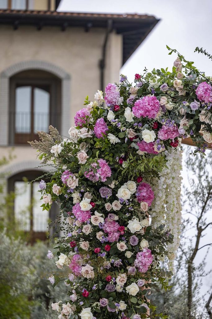 fresh flowers mandap decor italy 683x1024 - Elegant Sikh wedding ceremony in the countryside of Italy