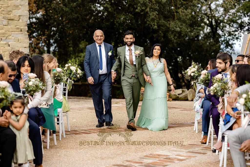 groom entrance wedding italy 1024x683 - Romantic legal wedding in a beautiful castle in Italy