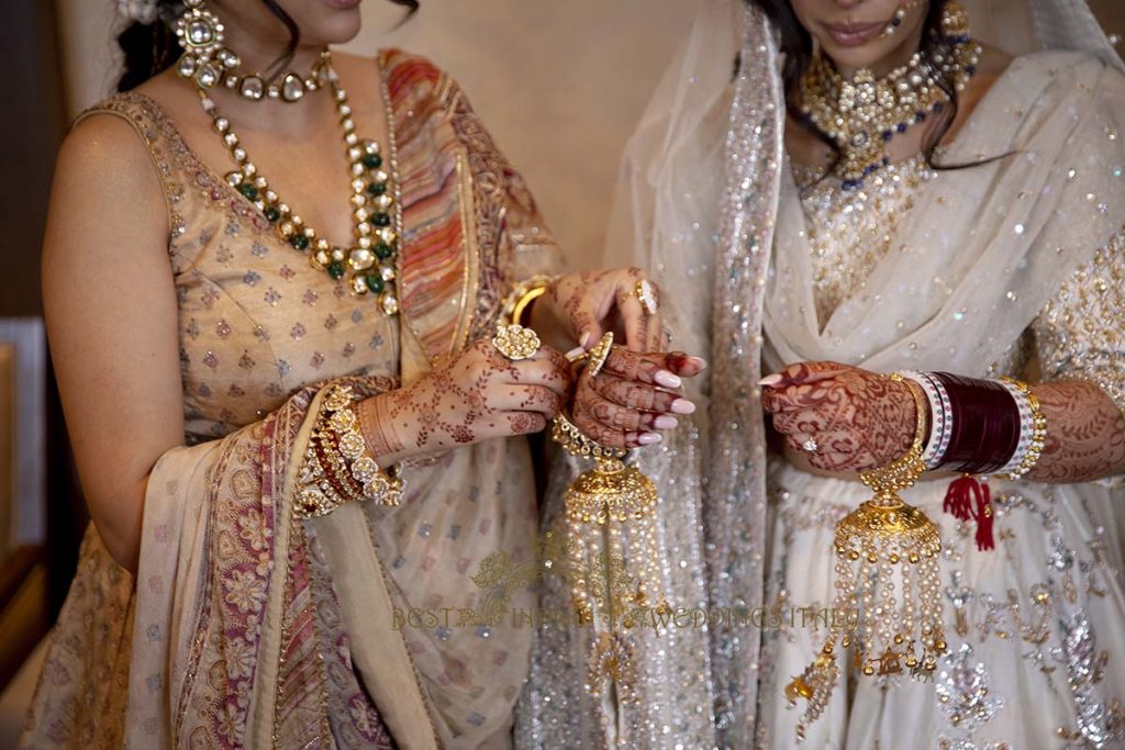 indian bracelets kaleera italy 1024x683 - Elegant Sikh wedding ceremony in the countryside of Italy