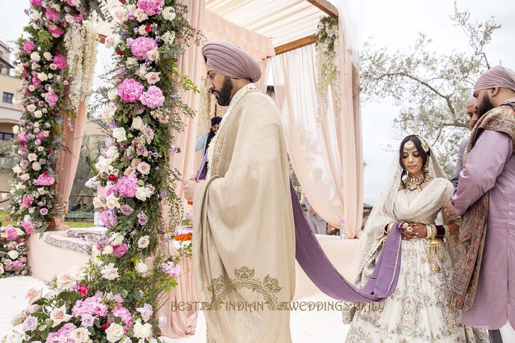 indian bride and groom wedding italy 1024x683 - Elegant Sikh wedding ceremony in the countryside of Italy