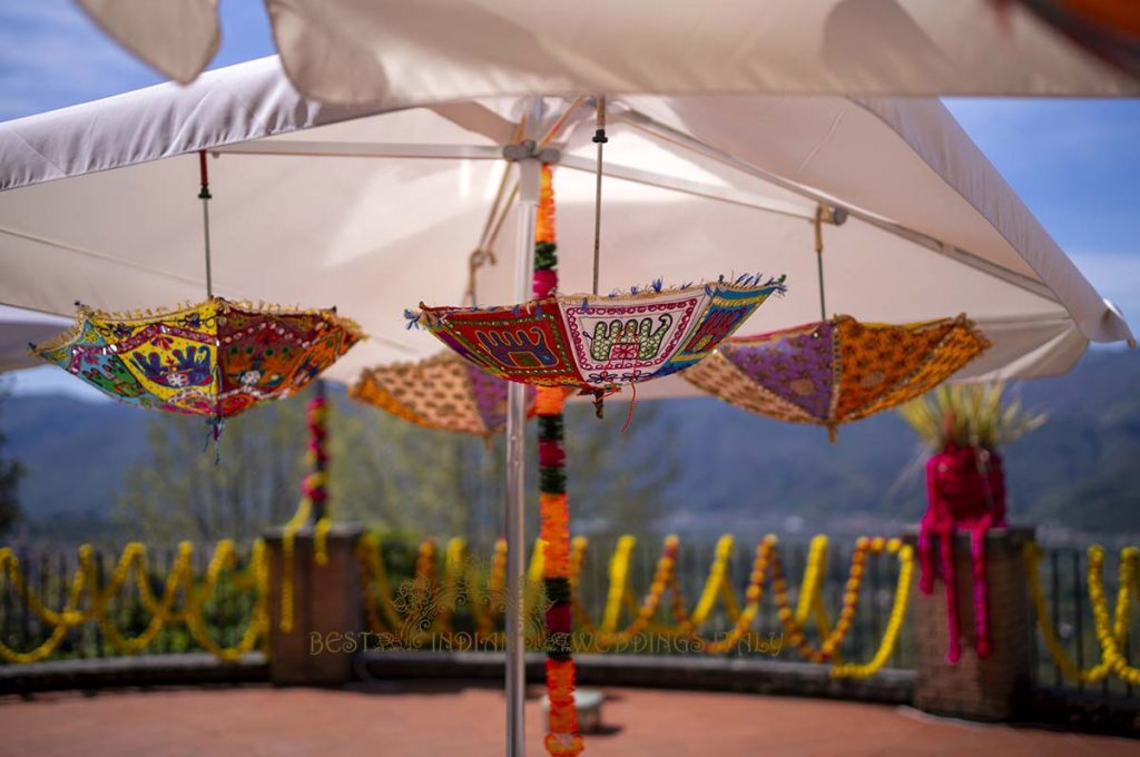 indian umbrellas wedding decor italy 1024x680 - Sikh pre-wedding events in Italy with a wow-factor