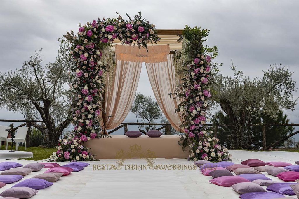 indian wedding ceremony mandap italy 1024x683 - Elegant Sikh wedding ceremony in the countryside of Italy