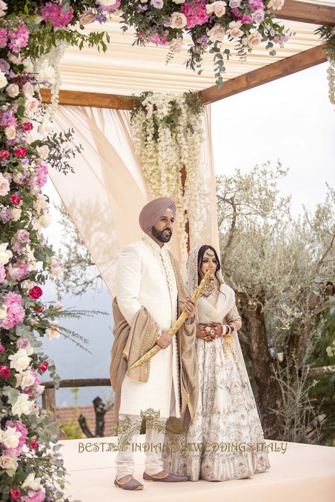 indian wedding mandap decor italy 683x1024 - Elegant Sikh wedding ceremony in the countryside of Italy