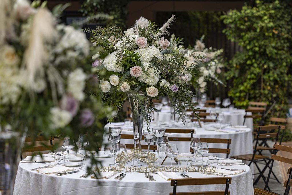 liliac and mauve color theme decor 1024x683 - Elegant Sikh wedding ceremony in the countryside of Italy