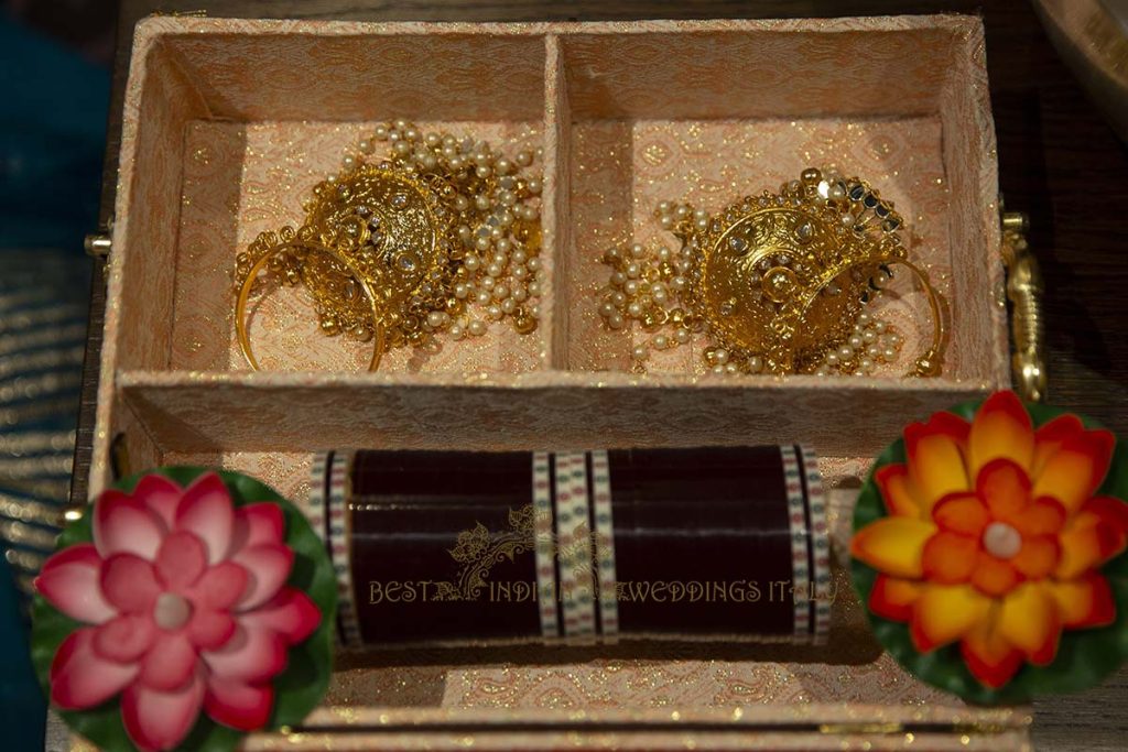 sikh bracelets choora 1024x683 - Sikh pre-wedding events in Italy with a wow-factor