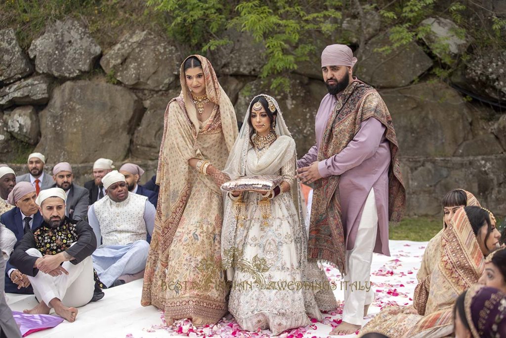 sikh bride entrance 1024x683 - Elegant Sikh wedding ceremony in the countryside of Italy