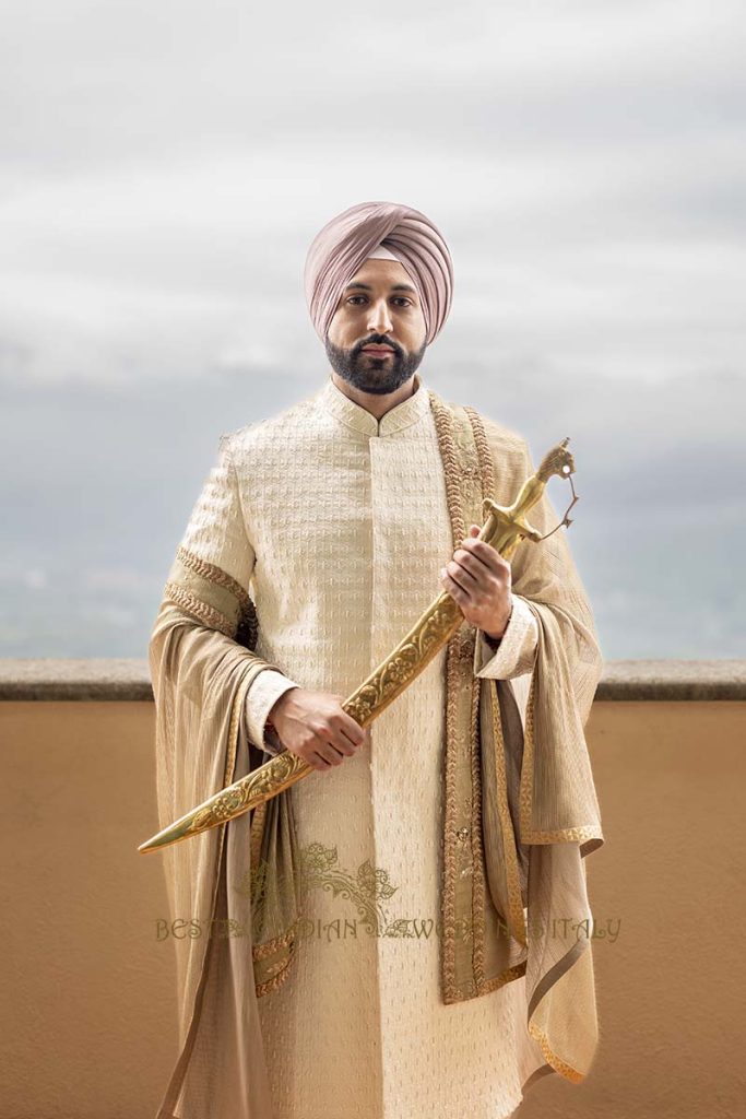 sikh groom kirpan rent italy 683x1024 - Elegant Sikh wedding ceremony in the countryside of Italy