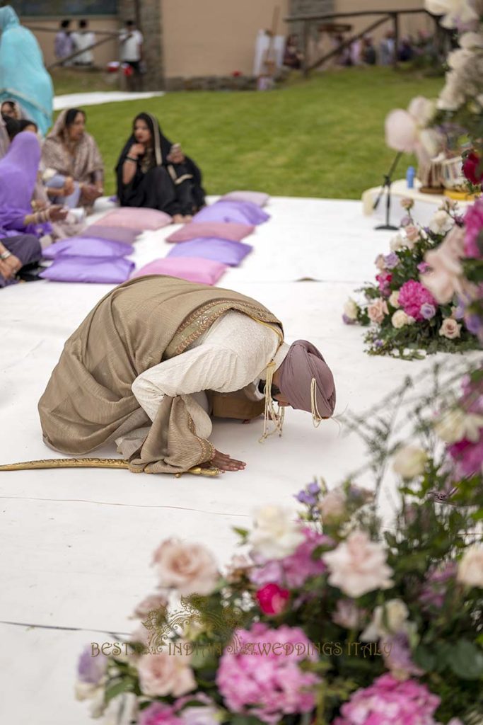 traditional sikh wedding ceremony italy 683x1024 - Elegant Sikh wedding ceremony in the countryside of Italy