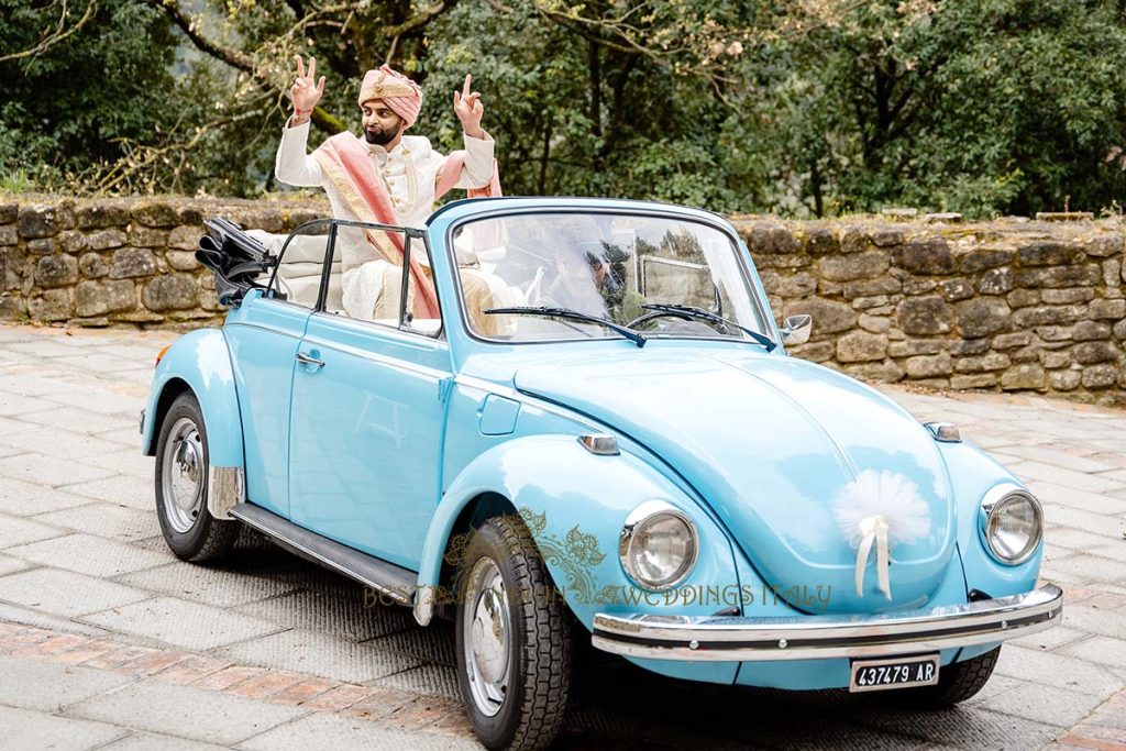 baraat italy retro car 1024x683 - Beautyful Hindu wedding in Italy despite the bad weather