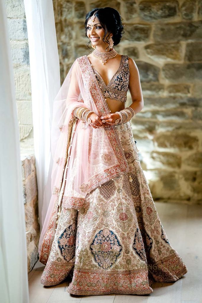 bridal lehenga 683x1024 - Beautyful Hindu wedding in Italy despite the bad weather